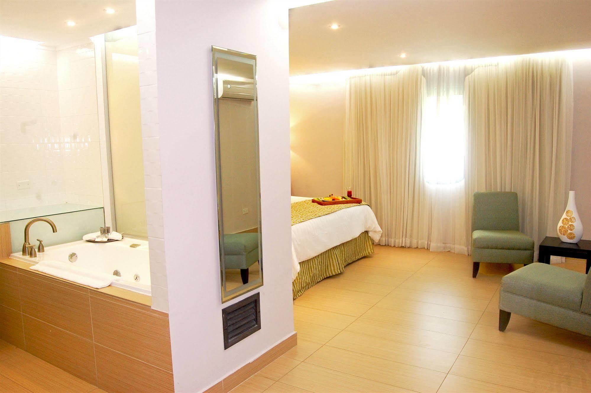The Saba Hotel Panama City Exterior photo